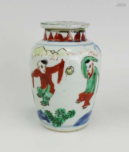 A Transitional period wucai small size lidded vase