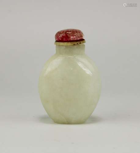 A white jade snuff bottle