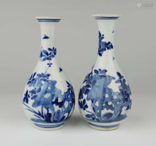 A small pair of blue and white vases
