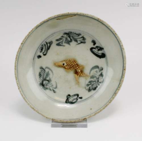 A small Ming blue and white 'fish' dish