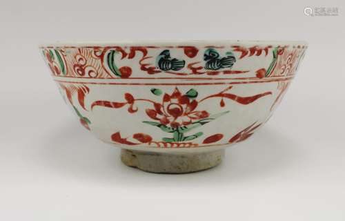 A Zhangzhou (Swatow) enamelled bowl with lotus and birds