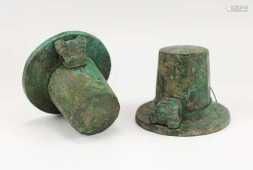 A pair of Western Zhou axel caps with animal masks