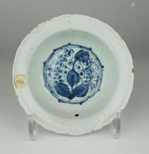 A small blue and white 'kraak' porcelain bowl