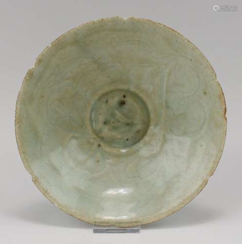 A Song dynasty qingbai comb-decorated dish