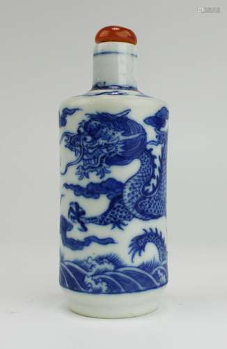 A blue and white Chinese dragon snuff bottle