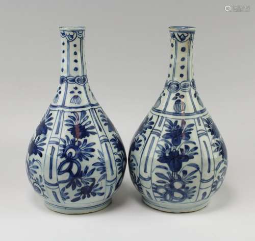 Two blue and white 'kraak' porcelain bottle vases