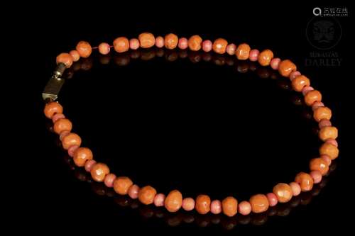 A carved beads necklace.