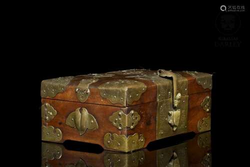 A chinese wooden jewelry box, Qing dynasty