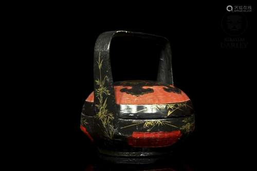 Lacquered and polychrome wood vessel, Qing dynasty