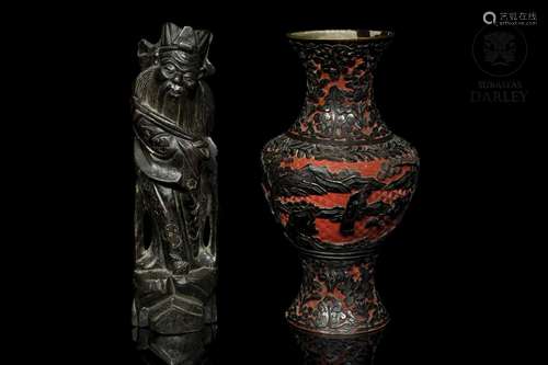 Set of lacquer vase and a wooden sage figure, 20th century