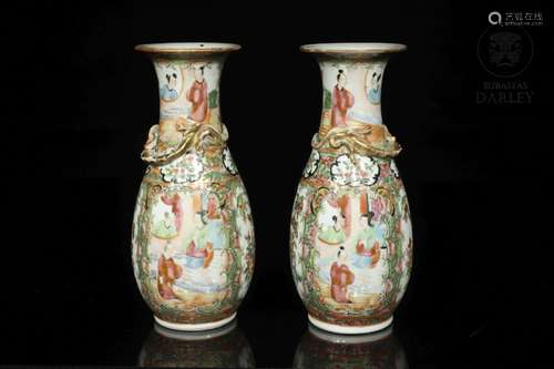 Pair of small Cantonese vases, 20th century