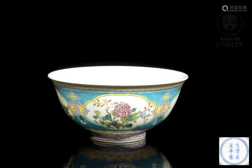 An enameled bowl with flowers motif, 20th century