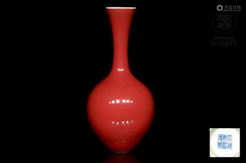 Red glazed vase, with Qianlong mark