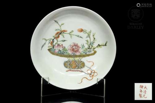 Small "treasure" plate, with Guangxu mark