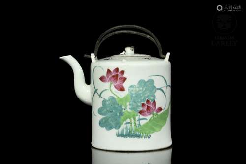 Chinese porcelain teapot, early 20th century