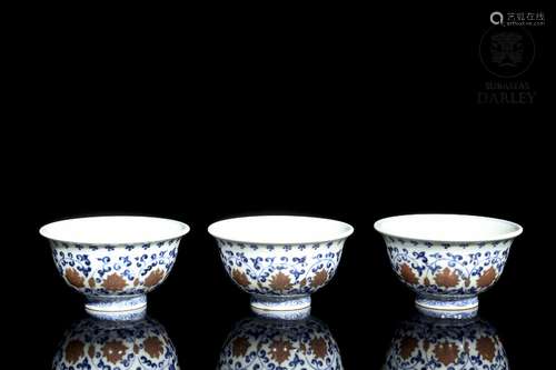 Three small porcelain bowls, 20th century