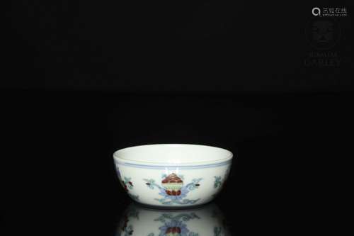 Small cup with "doucai" enamel, with Chenghua mark