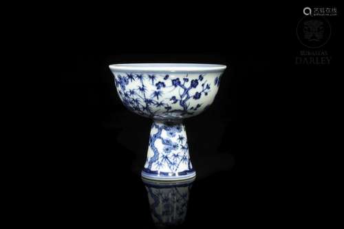 Bowl with foot, blue and white, with Xuandé mark