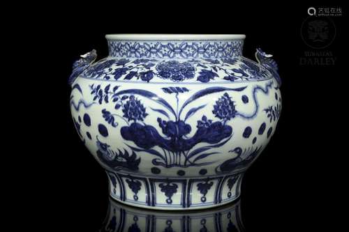 Vase with handles, blue and white, Yuan style