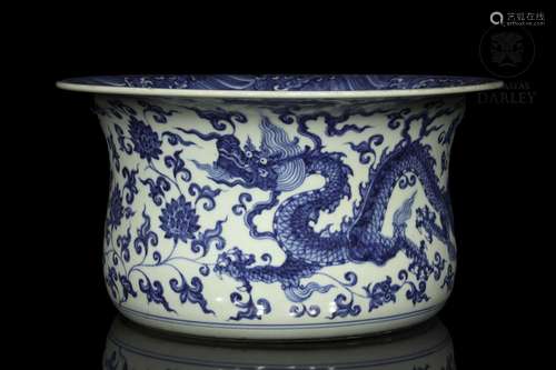 Large bowl with dragon, Ming style