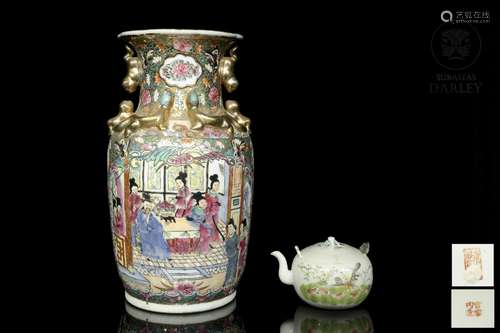 Porcelain vase and teapot, 20th century