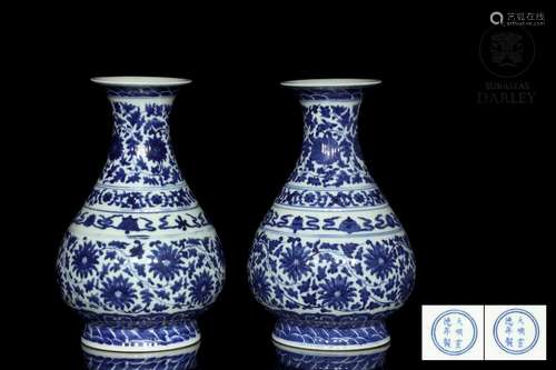 Pair of vases, blue and white, 20th century