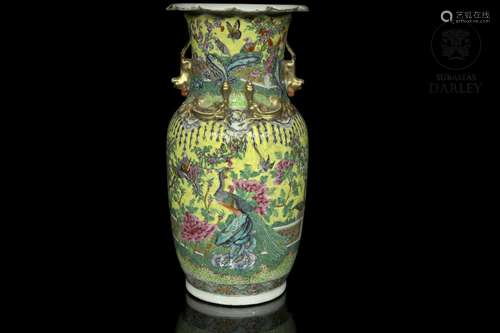 Cantonese vase with yellow background, 20th century