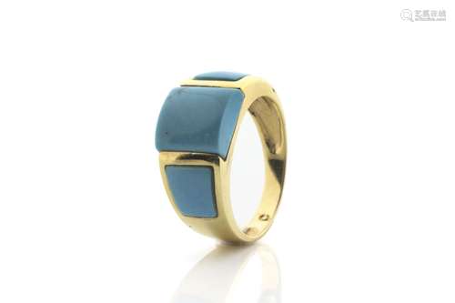 Turquoise ring in 18k yellow gold