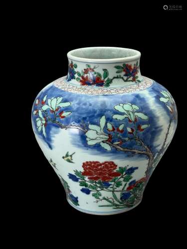 An Attractive Wucai Jar,  Shunzhi