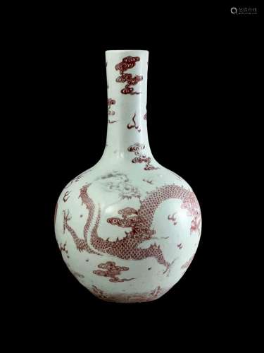 A Fine Underglaze Red Dragon Vase, 18th/19th century