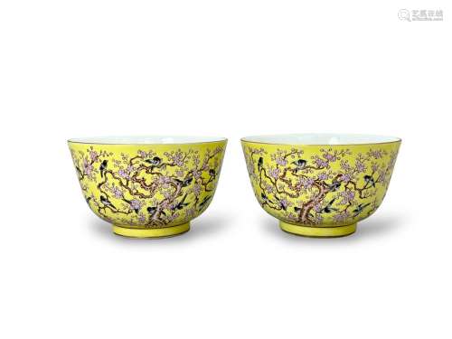 A pair of yellow-ground ‘famille-rose’ bowls, marked Tongzhi