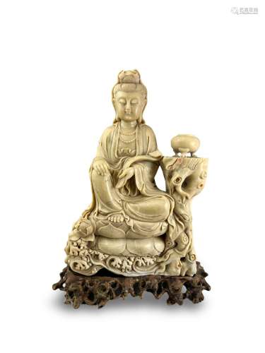 A soapstone Guanyin, 19th/20th century