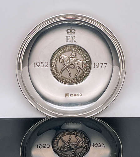 英国1977年女王登基25周年银禧纪念15新便士纪念银币盘