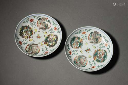 A PAIR OF QING  PERIOD FAMILLE ROSE DISHES