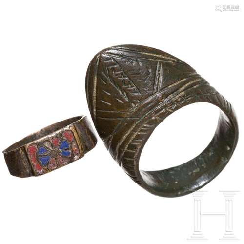 A Romanesque bronze ring with enamel on the ring plate, 11th...