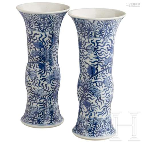 A pair of Chinese blue and white vases, Qing Dynasty, 19th c...