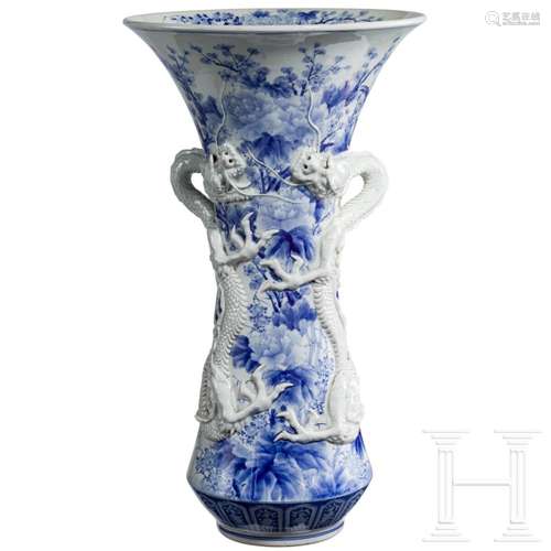 A large Chinese porcelain vase with dragons, 20th century