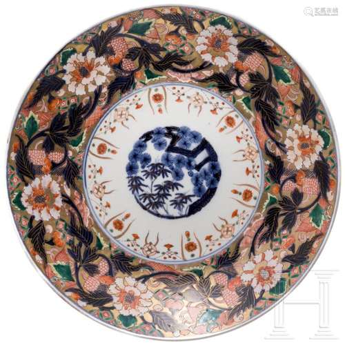 A Chinese Imari porcelain dish, 19th century