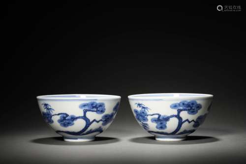A PAIR OF QING KANGXI PERIOD BLUE AND WHITE BOWLS