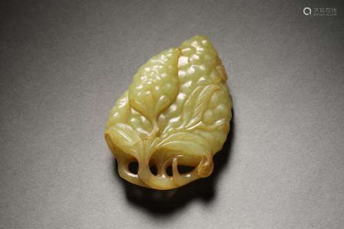 A QING YELLOW JADE GRAPE