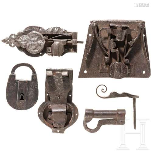 Five German iron keys and a door handle, 17th/18th century