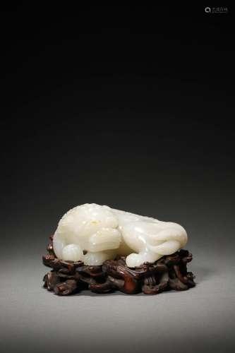 A QING JADE LION