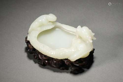 A QING JADE BRUSH WASHER