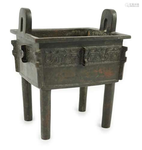 A Chinese archaistic bronze vessel, fangding, 17th/18th cent...