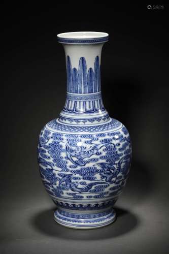 A EARLY QING PERIOD BLUE AND WHITE VASE