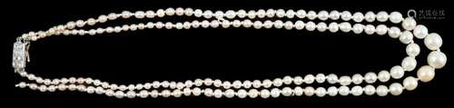 A twin strand graduated cultured pearl necklace, with gold a...