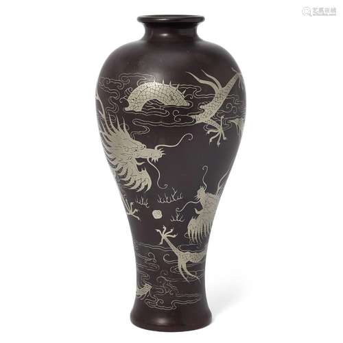 A large Chinese Fuzhou (Foochow) lacquer dragon Meiping, 20t...