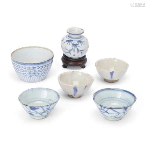 Seven Chinese and Southeast Asian blue and white wares, Ming...