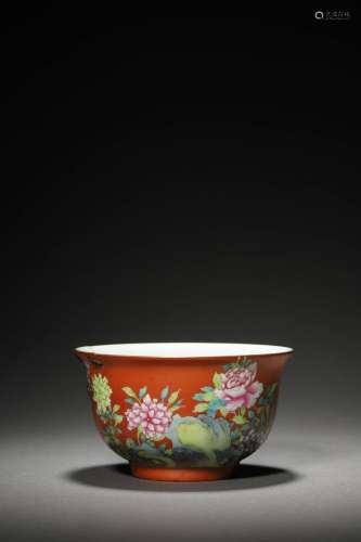 A QING QIANLONG PERIOD 'FLORAL' BOWL