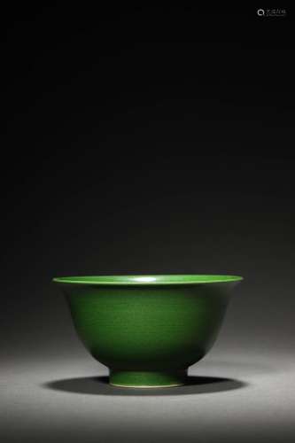 A MING XUANDE GREEN GLAZED BOWL